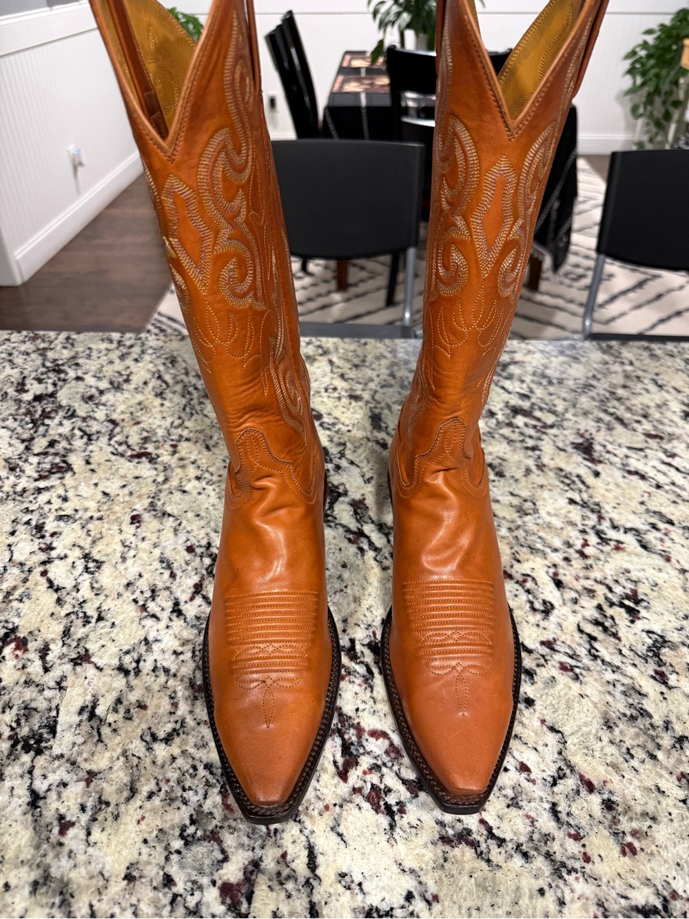 Women’s Lucchese Classics Calf Skin boots. Size 6.5B - Picture 3 of 5
